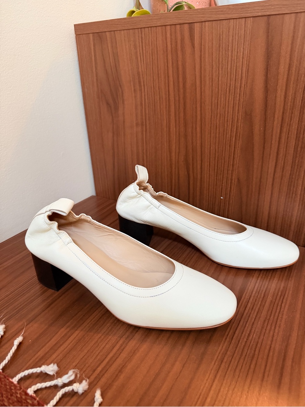 Everlane White Round-Toe Glove Block Heel Pumps